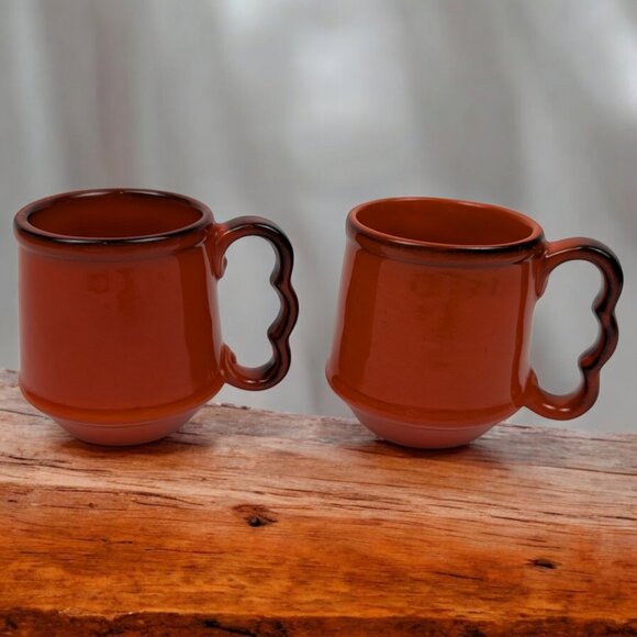 Set of 2 Metlox Poppytrail Red Rooster Small Mug 1960's Retro, Scalloped Handles - Picture 1 of 11
